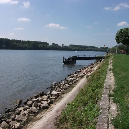 Szálloda Zum Neuen Schwan